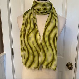 ITALY SCARF GREEN WHITE SILK ABSTRACT PRINT LONG RECTANGLE ACCESSORY